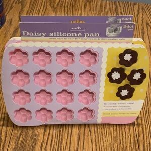 NWT silicone baking molds